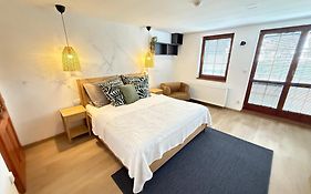 Apartmany215